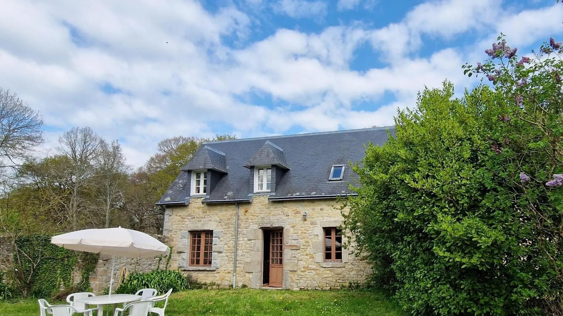 Vila Semi-Detached House In The Castle Park, Bénodet